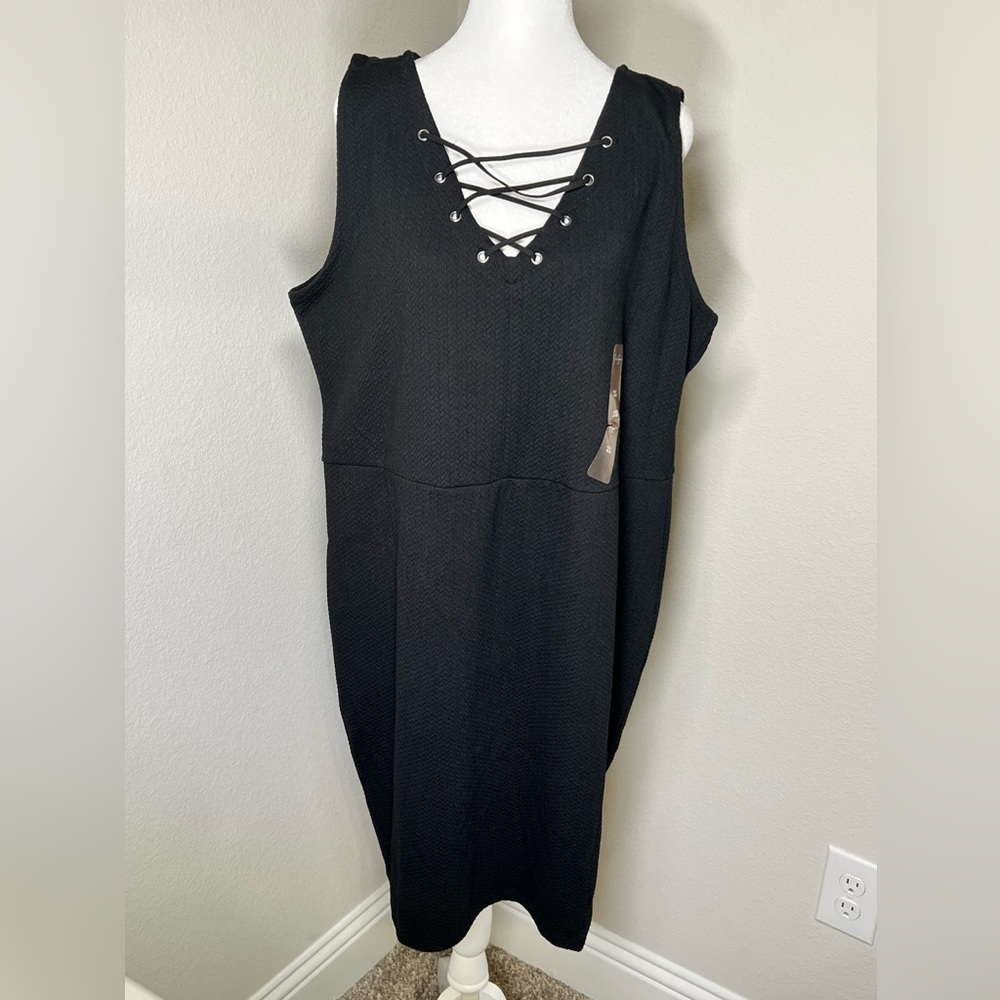 NWT Jessica Simpson Sleeveless Black V Neck Dress Size 2X